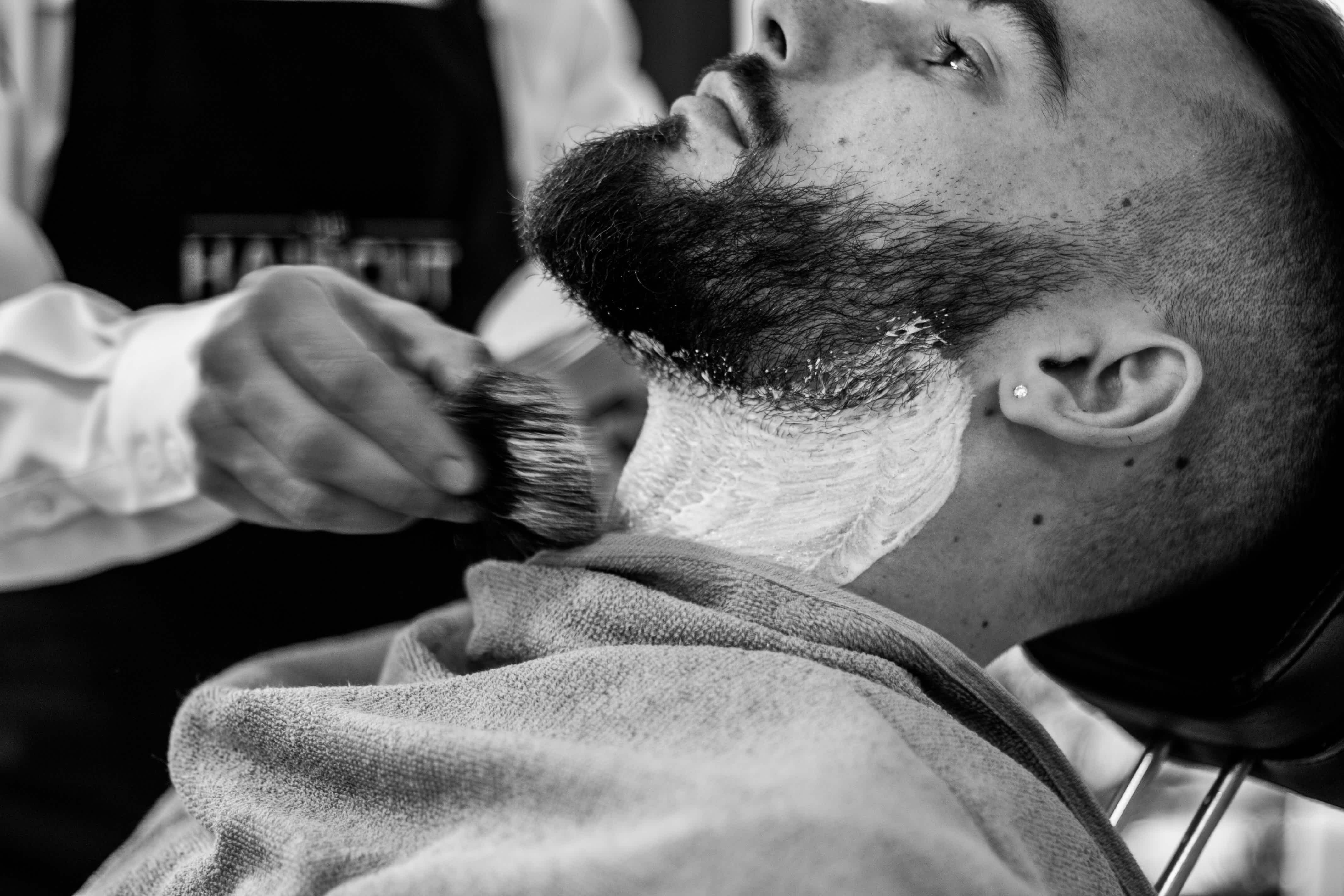 Traditional Straight Razor Shave - Vintage Barber Shop
